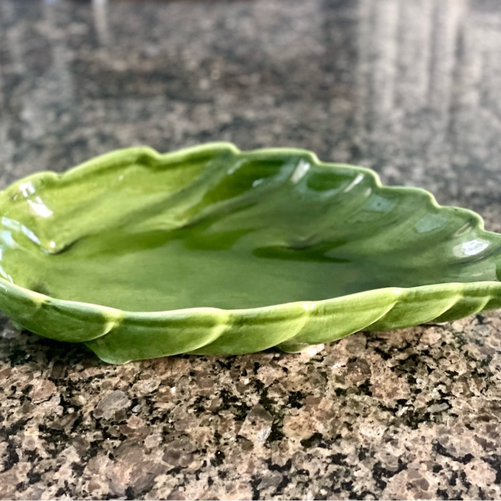 Italian Green Leaf-Shaped Ceramic Dish - Picture 2 of 11